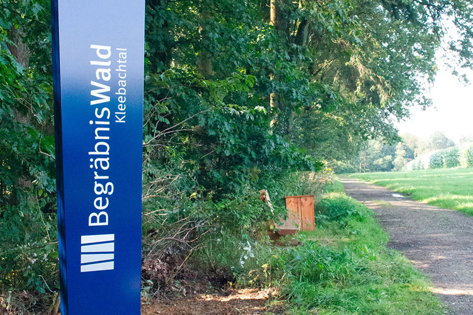 Der Eingang zum Begräbniswald Kleebachtal in Remscheid.